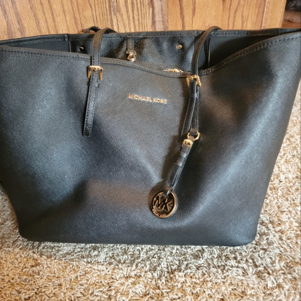 Large Michael Kors black shoulder tote